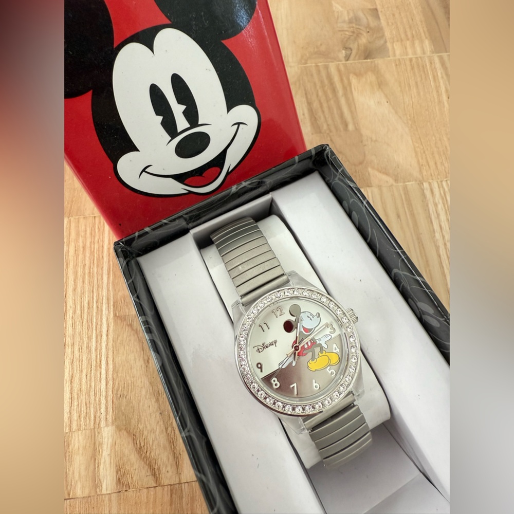 Disney Mickey Mouse ladies silver tone watch NEW BATTERY